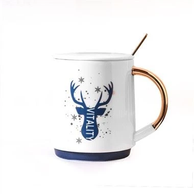 Cana din ceramica cu ren de craciun cu capac